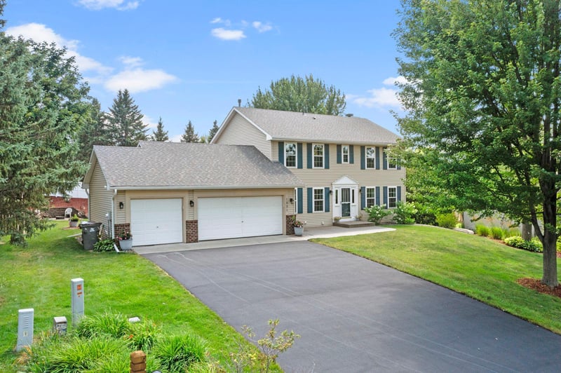 1801 Valley Ridge Trl S, Chanhassen, MN 55317
