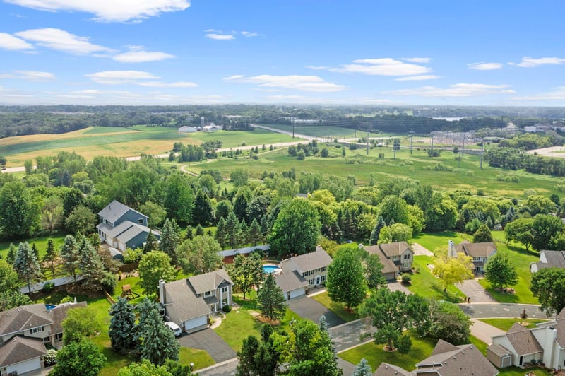 1801 Valley Ridge Trl S, Chanhassen, MN 55317