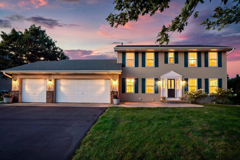 1801 Valley Ridge Trl S, Chanhassen, MN 55317