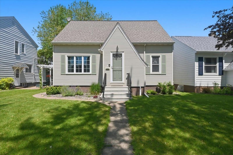 915 N 22nd St, Superior, WI 54880