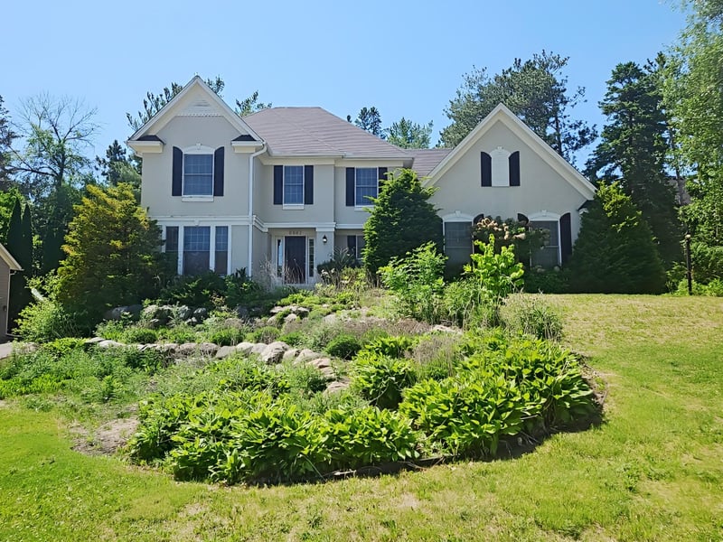 8982 Hunters Trl, Woodbury, MN 55125