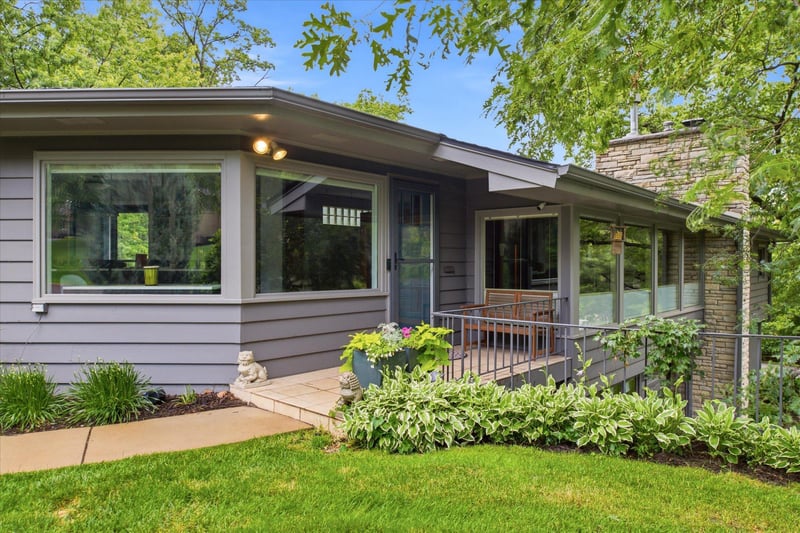 301 Ardmore Dr, Golden Valley, MN 55422