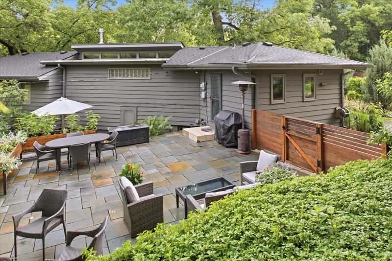301 Ardmore Dr, Golden Valley, MN 55422
