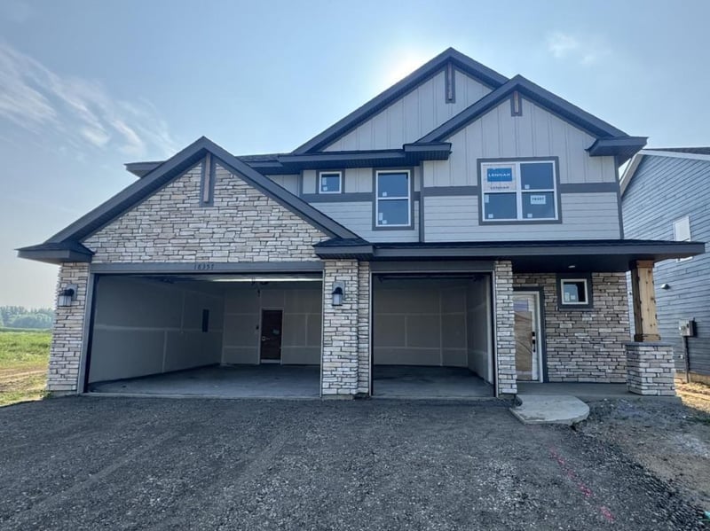 18357 Gladiator Dr, Lakeville, MN 55044