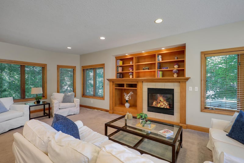 5900 Vernon Ave S, Edina, MN 55436
