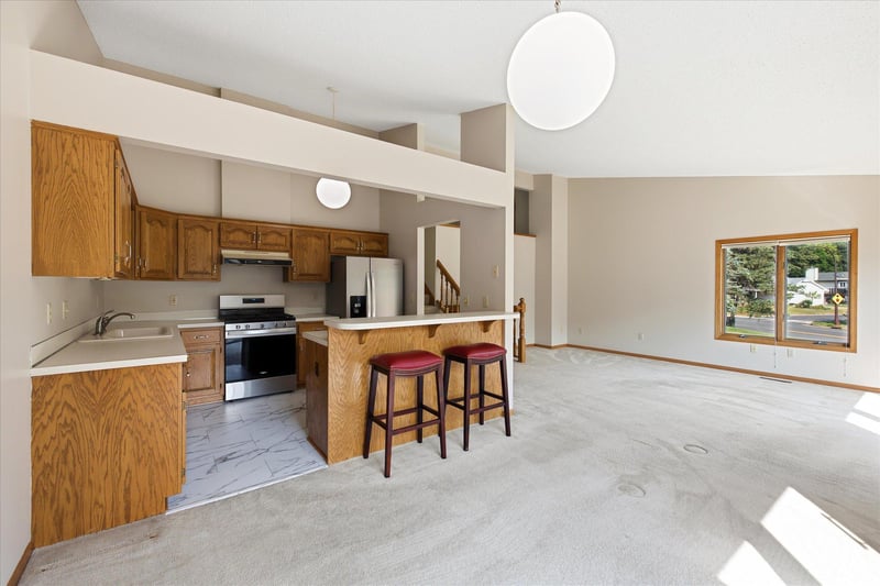 5758 Heather Ridge Dr, North Saint Paul, MN 55126