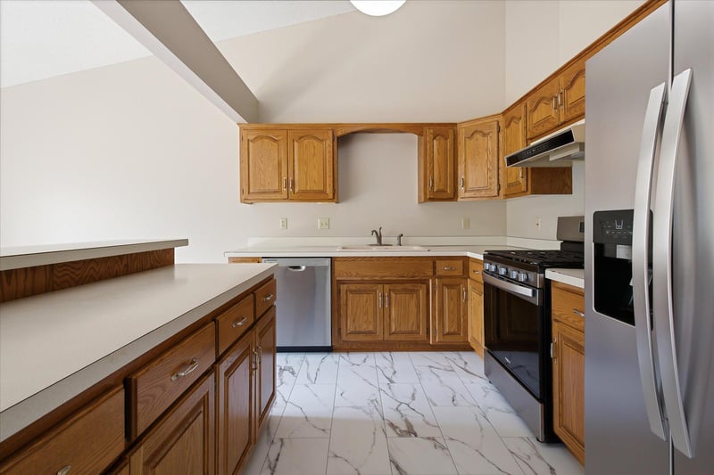 5758 Heather Ridge Dr, North Saint Paul, MN 55126