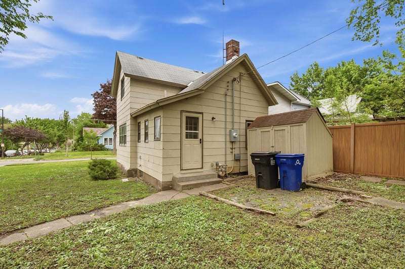 256 Rose Ave W, Saint Paul, MN 55117