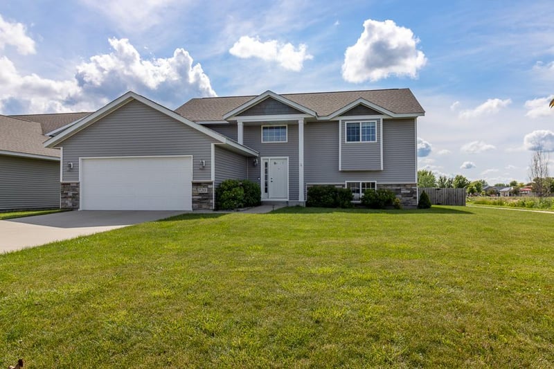 720 Mulligan St, Mankato, MN 56001