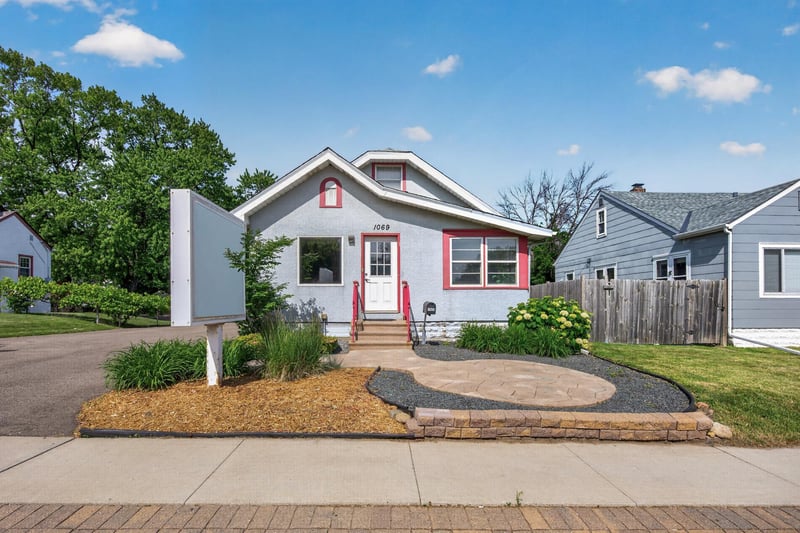 1069 S Robert St, West Saint Paul, MN 55118