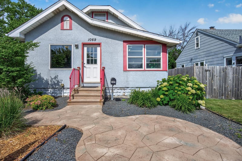 1069 S Robert St, West Saint Paul, MN 55118