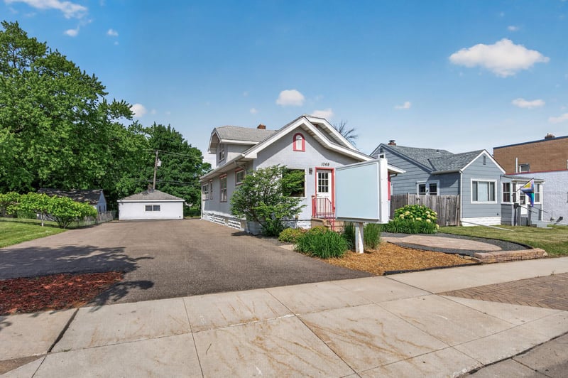1069 S Robert St, West Saint Paul, MN 55118