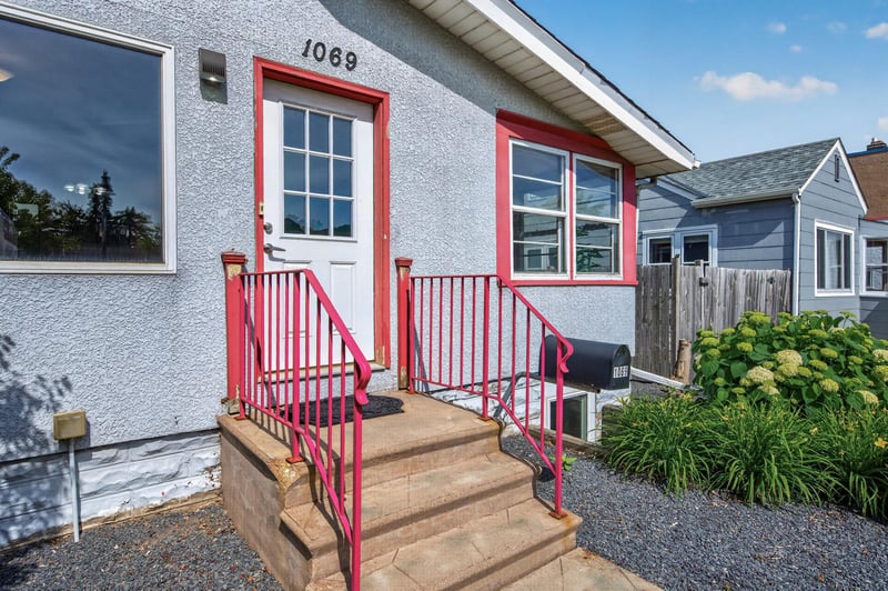 1069 S Robert St, West Saint Paul, MN 55118