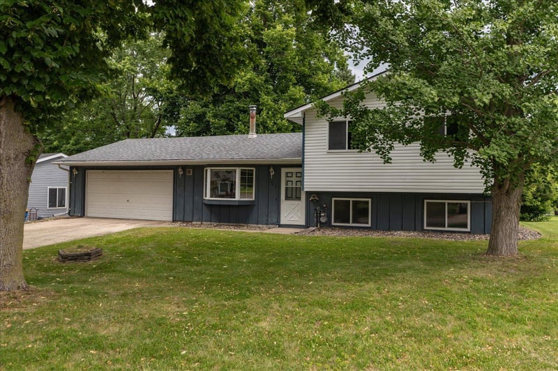 660 24th St NE, Owatonna, MN 55060