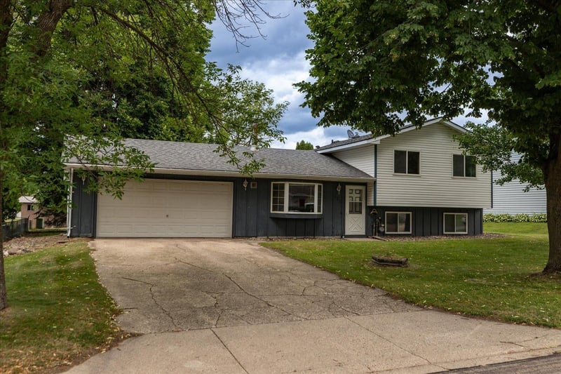 660 24th St NE, Owatonna, MN 55060