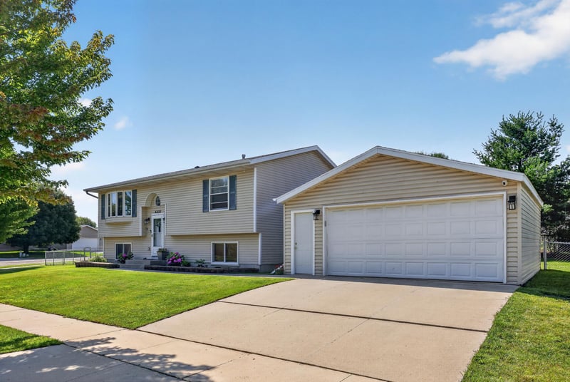 4838 11th Ct NW, Rochester, MN 55901