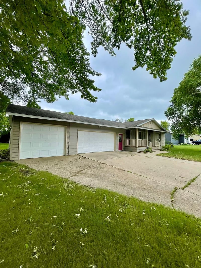 1006 10th St SW, Wadena, MN 56482