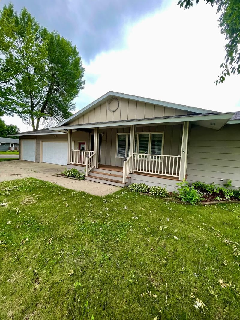 1006 10th St SW, Wadena, MN 56482