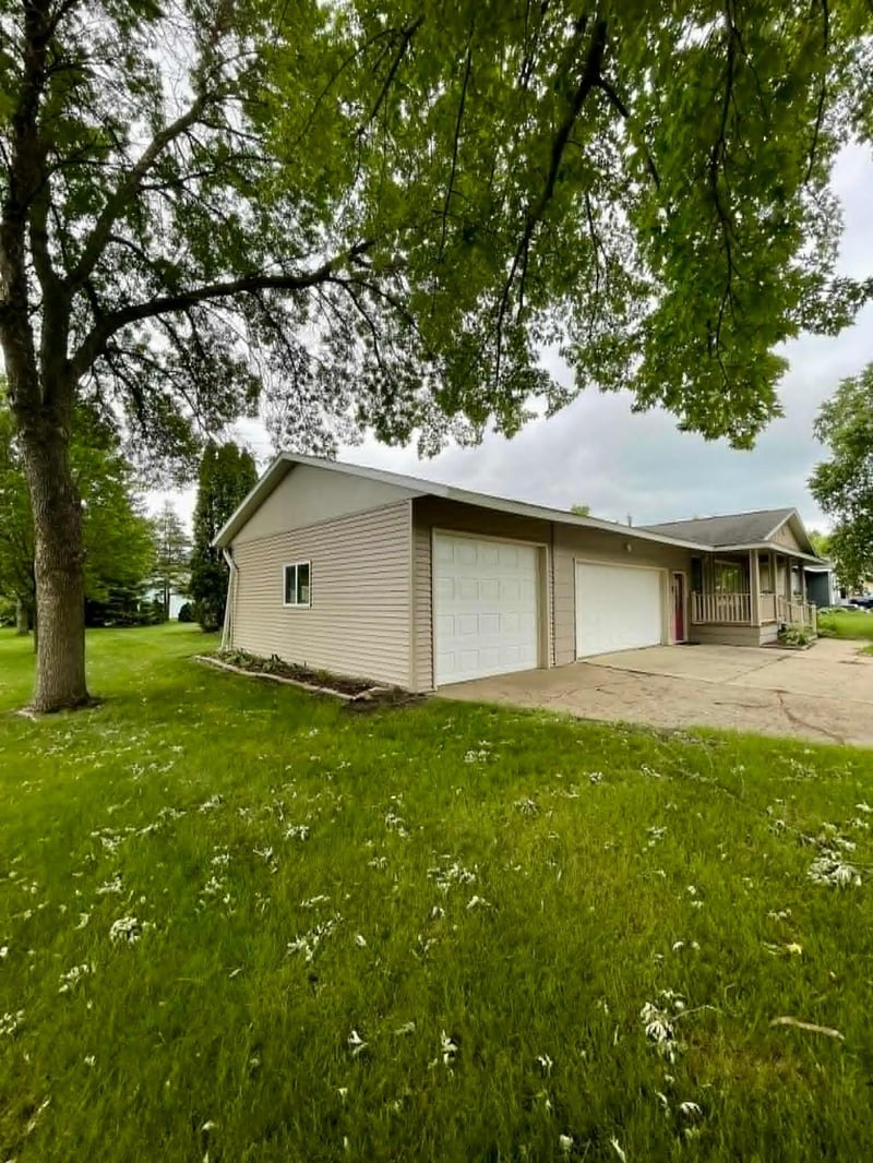 1006 10th St SW, Wadena, MN 56482