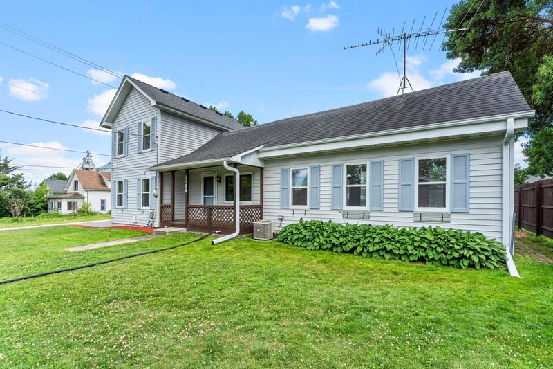 1104 4th St, Howard Lake, MN 55349