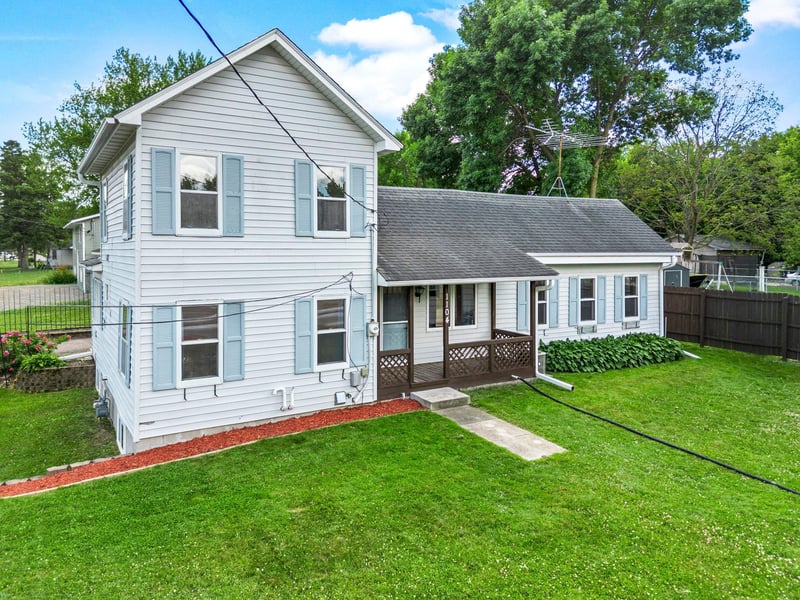 1104 4th St, Howard Lake, MN 55349