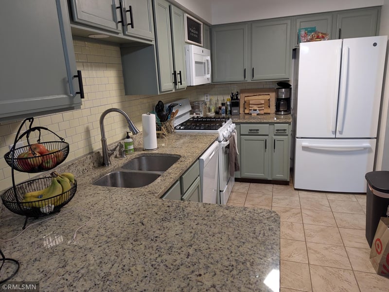 1741 W 140th St, Burnsville, MN 55337