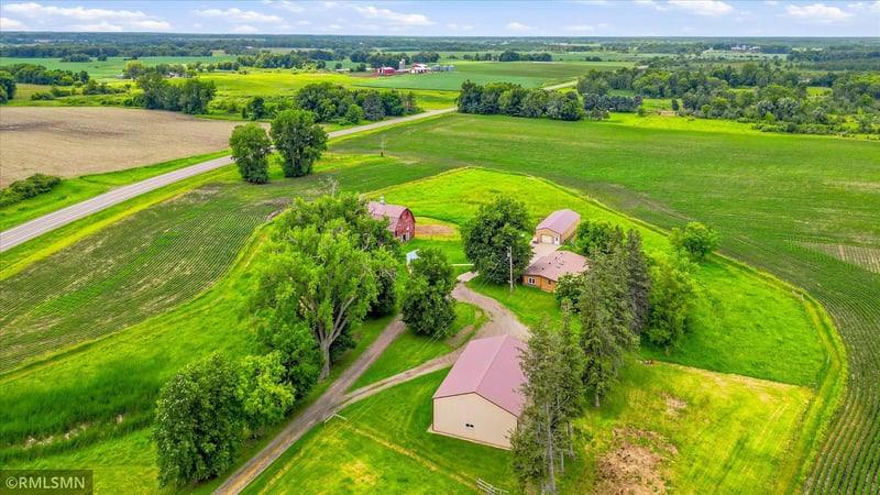 41806 Davenport St NE, Braham, MN 55006