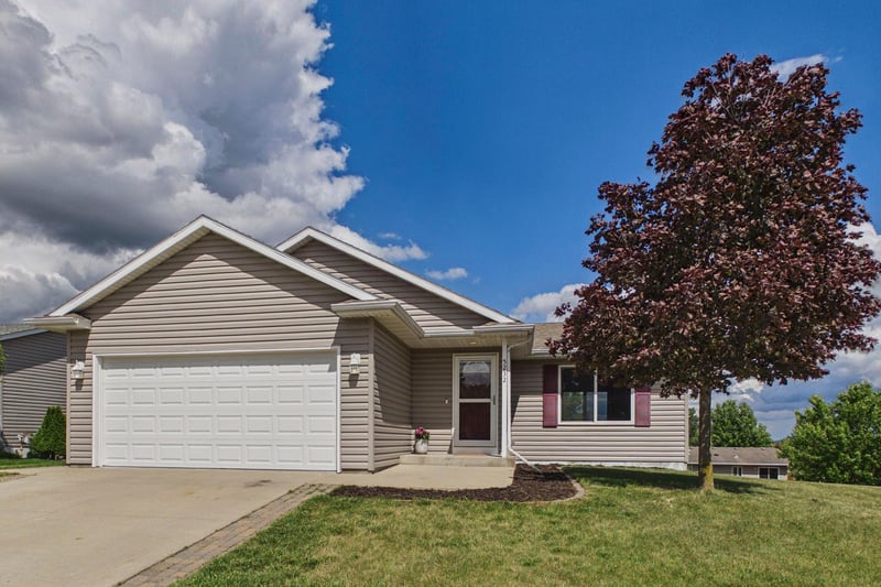 5232 Kingsbury Pl NW, Rochester, MN 55901