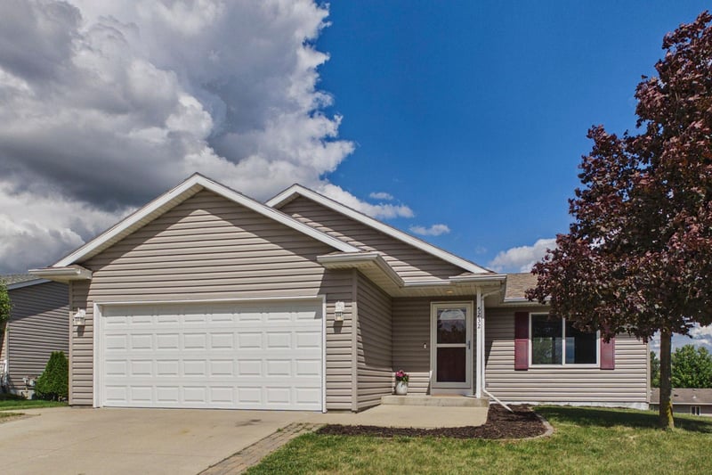 5232 Kingsbury Pl NW, Rochester, MN 55901