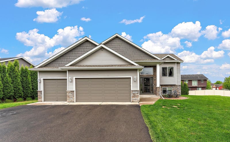 12012 Mayview Curve, Lindstrom, MN 55045