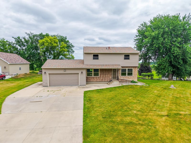 720 Campbell Ct, Pine Island, MN 55963
