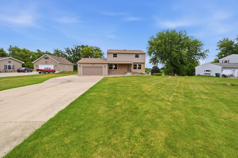720 Campbell Ct, Pine Island, MN 55963