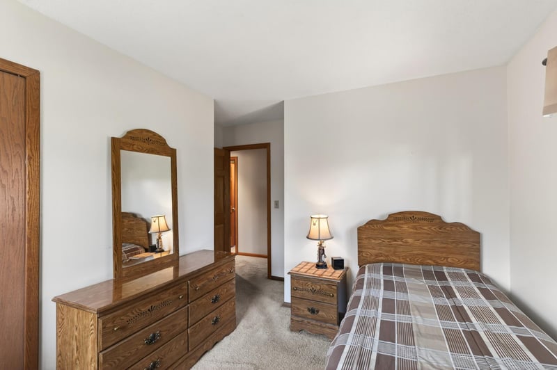1619 Mclean Ave, Saint Paul, MN 55106