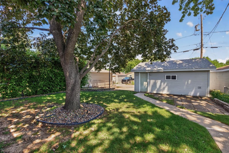 1619 Mclean Ave, Saint Paul, MN 55106
