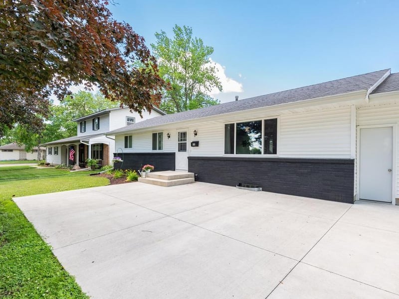 1803 Knight Ave N, Glencoe, MN 55336