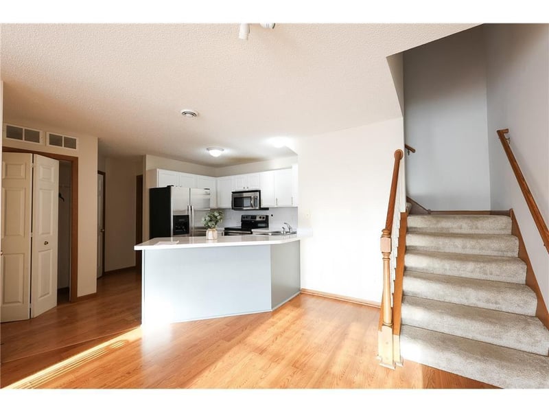 1727 Riverwood Dr #62, Burnsville, MN 55337