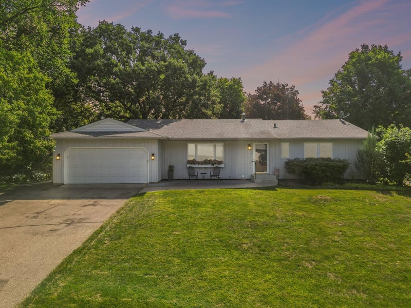 3840 Riverton Ave, Eagan, MN 55122