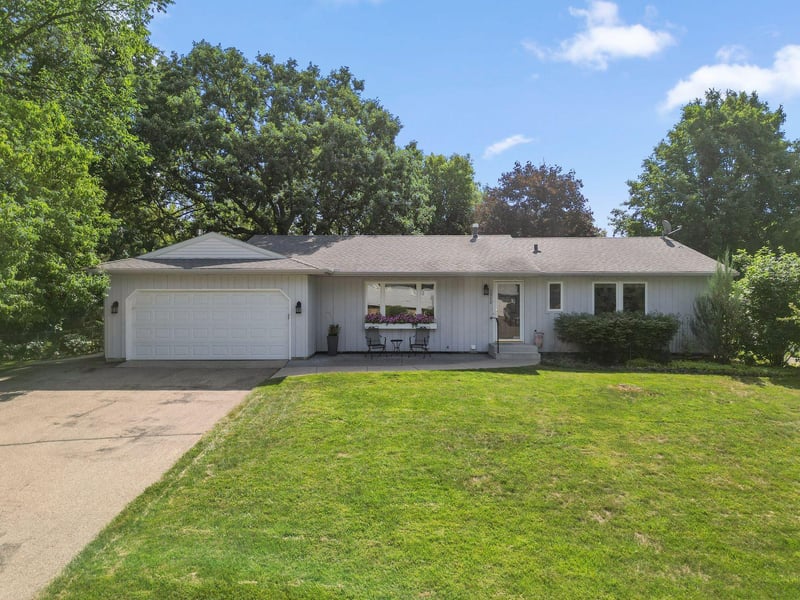3840 Riverton Ave, Eagan, MN 55122