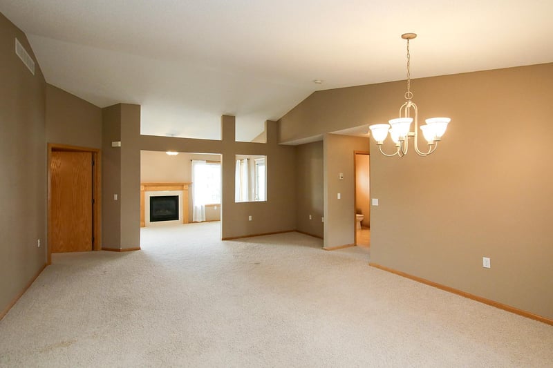 820 Greensview Ct NW, Hutchinson, MN 55350