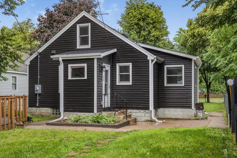 87 Wheelock Pw W, Saint Paul, MN 55117
