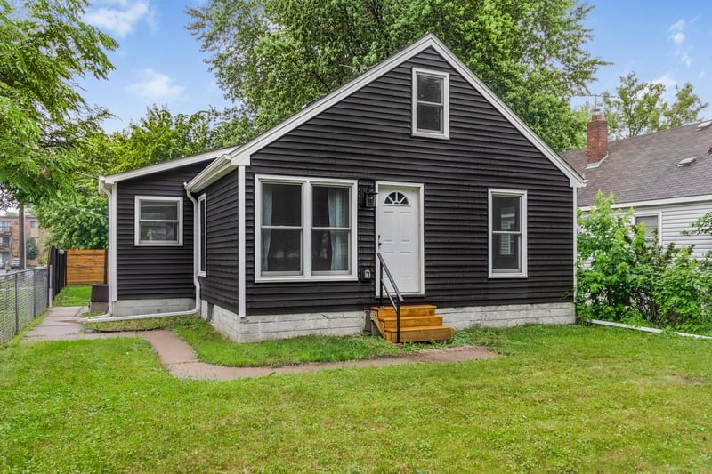 87 Wheelock Pw W, Saint Paul, MN 55117
