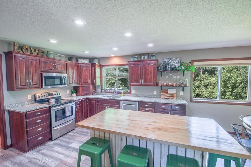 1815 Star Dr, Sauk Rapids, MN 56379