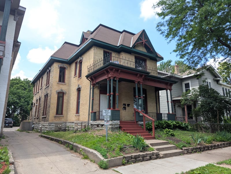 2106 Elliot Ave, Minneapolis, MN 55404