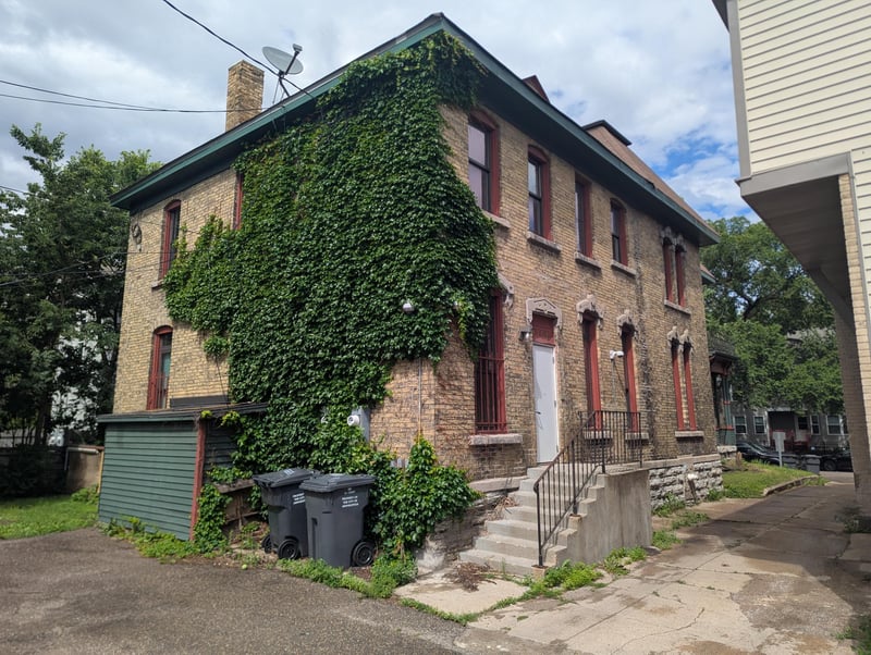 2106 Elliot Ave, Minneapolis, MN 55404