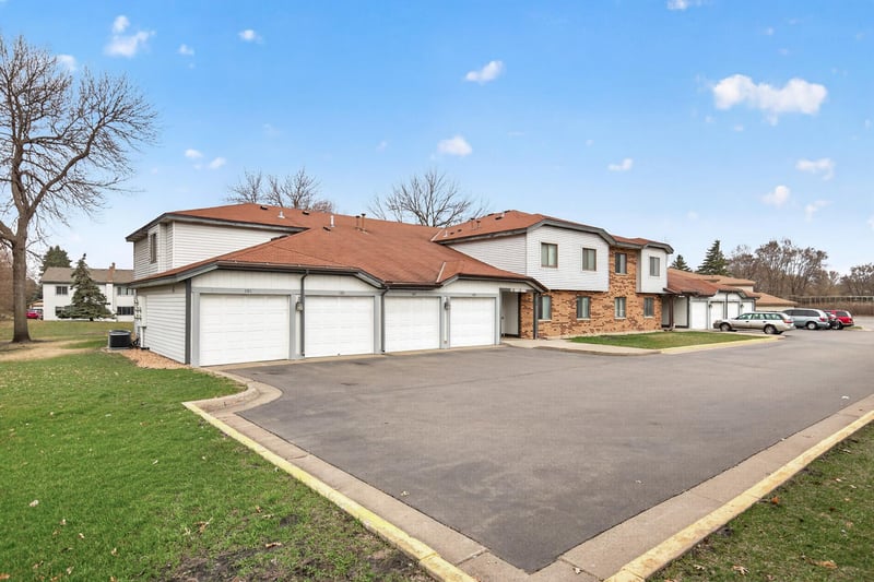 20 94th Cir NW #203NW, Coon Rapids, MN 55448