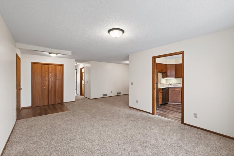 20 94th Cir NW #203NW, Coon Rapids, MN 55448