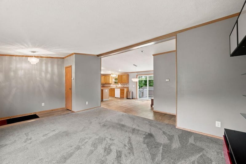 2 Barker Dr, Duluth, MN 55808