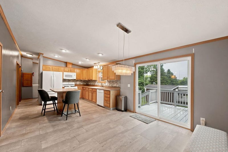 2 Barker Dr, Duluth, MN 55808