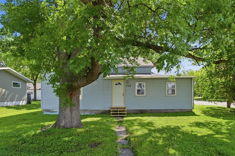 909 14th St S, Benson, MN 56215
