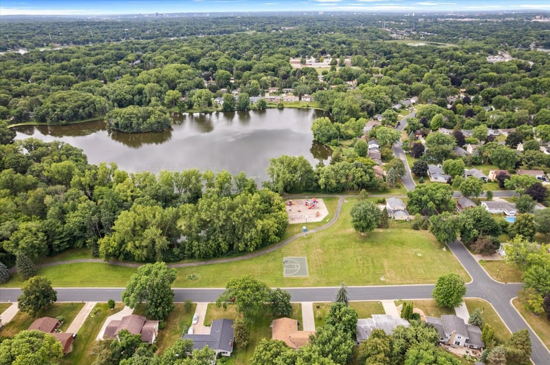 917 Arbogast St, Shoreview, MN 55126